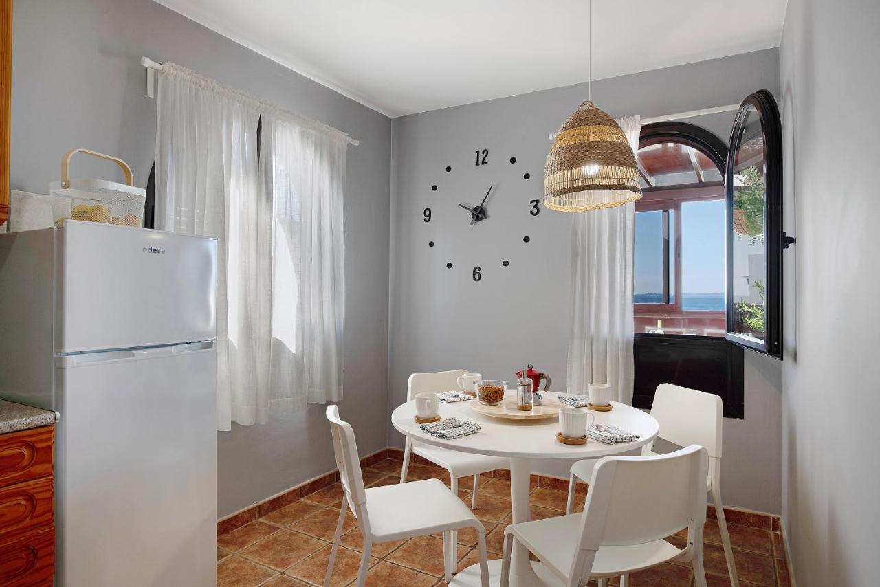 Apartamentos La Estrella III Playa Blanca  Exteriör bild