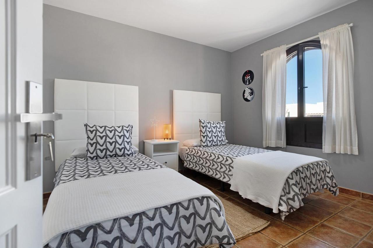 Apartamentos La Estrella III Playa Blanca  Exteriör bild